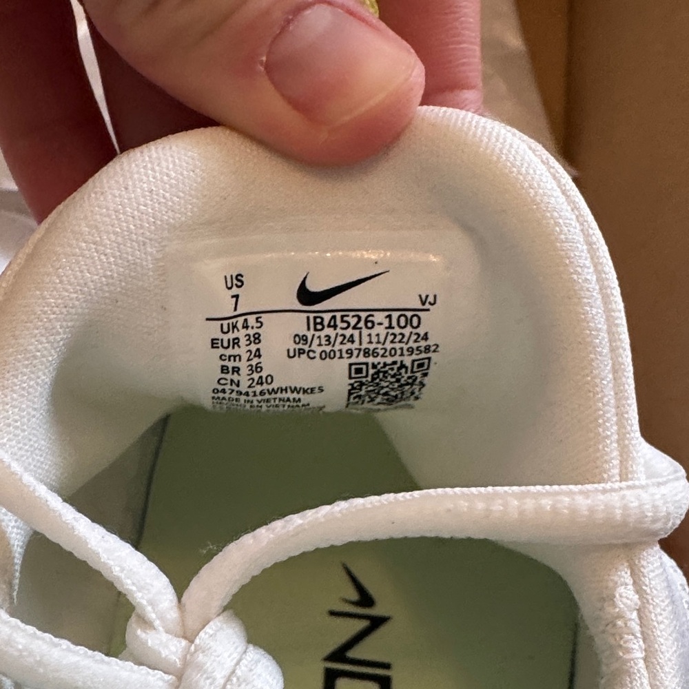Nike women’s metcon brand new - Picture 3 of 6